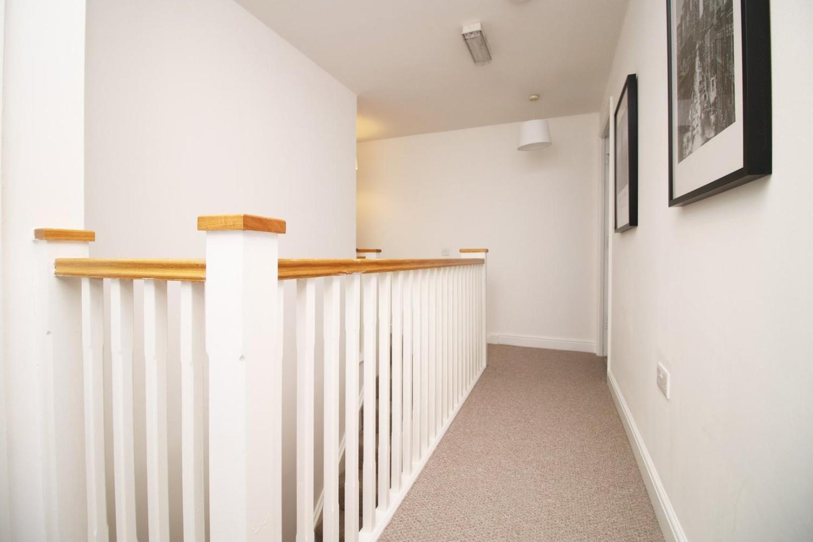 Spacious 5 Bedroom | With Fenced Backyard Newport  Exterior photo