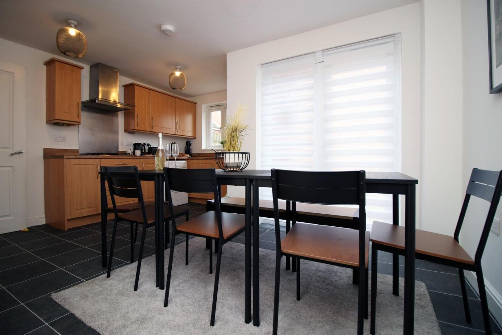 Spacious 5 Bedroom | With Fenced Backyard Newport  Exterior photo